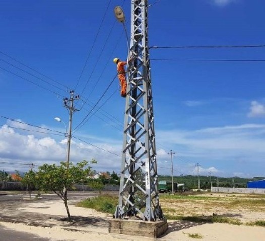 Canh bao tu vu nam sinh treo tru dien cao ap vi thach thuc cua ban hinh anh