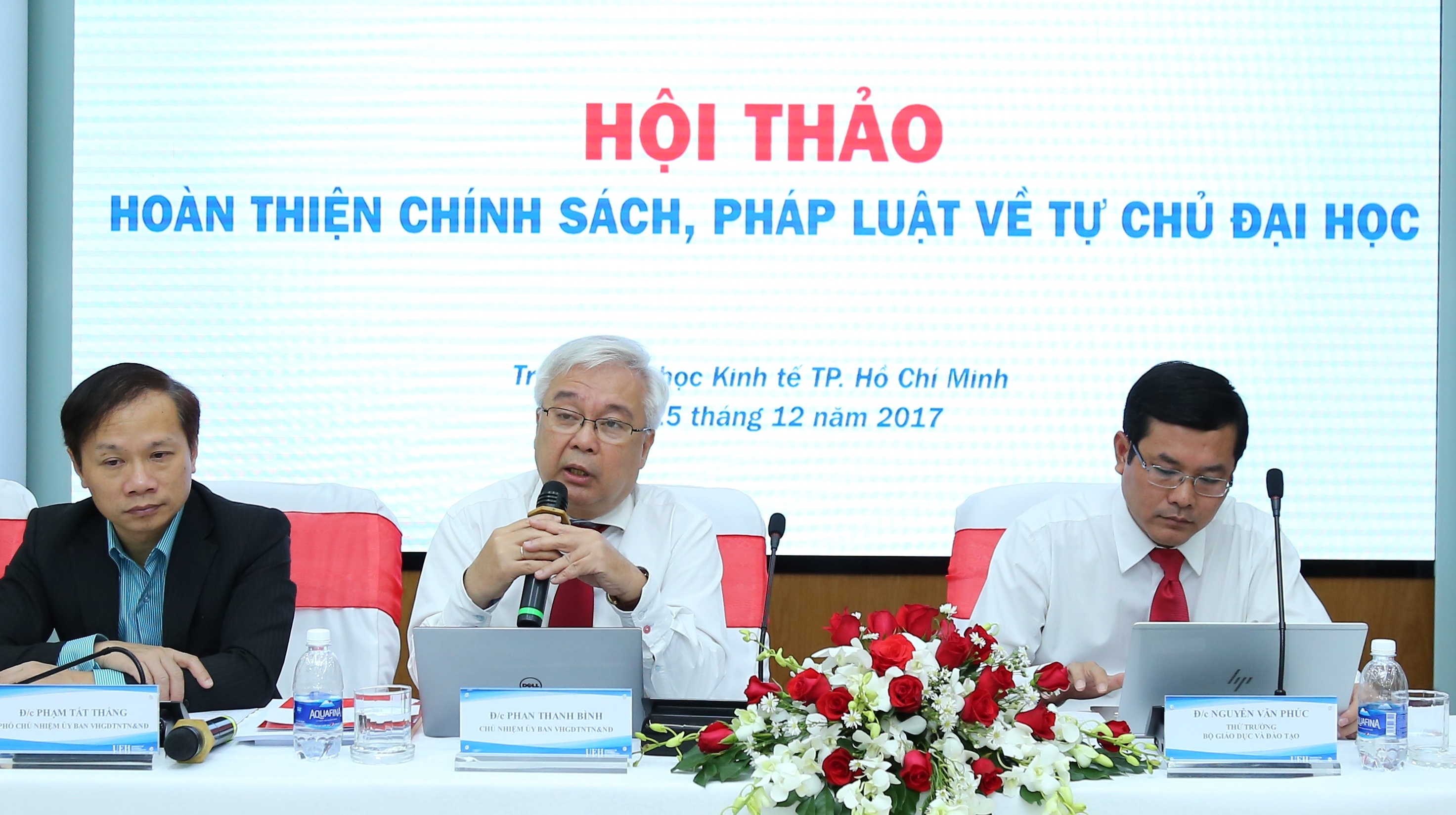 Hieu truong va chu tich hoi dong truong: Ai nam thuc quyen? hinh anh