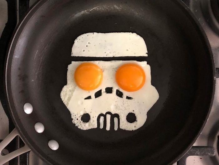 Chang trai bien bua sang lam tu trung dep den kho tin hinh anh