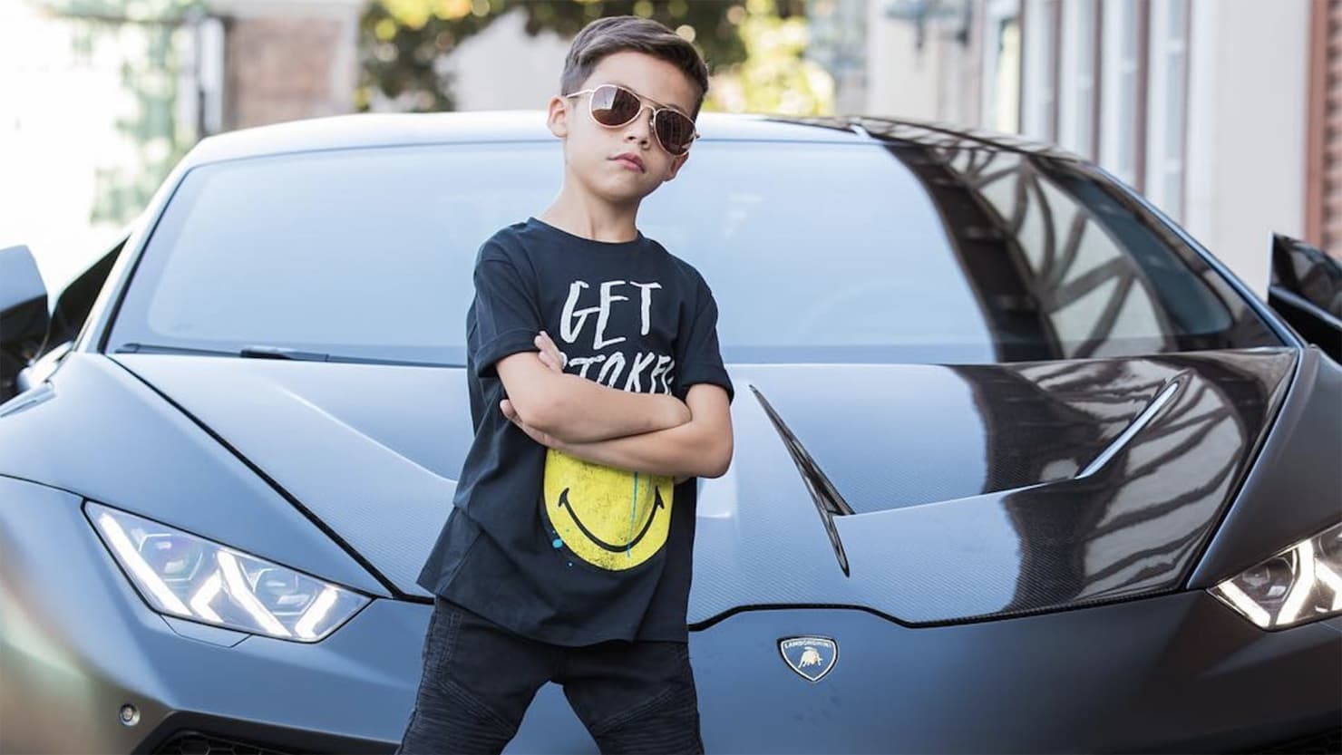 cau be 7 tuoi noi tieng voi phong cach cuc chat anh 1