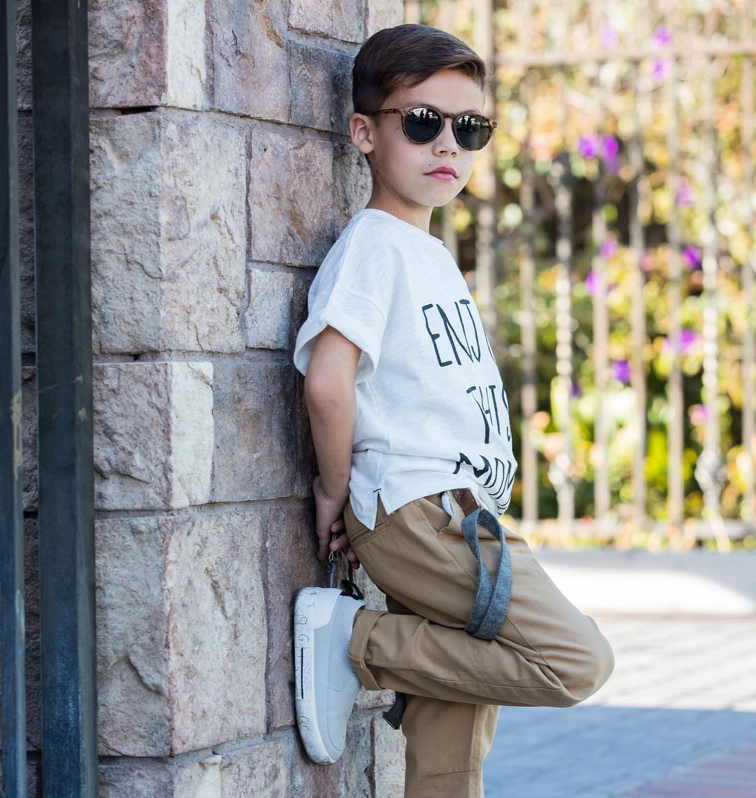 cau be 7 tuoi noi tieng voi phong cach cuc chat anh 6