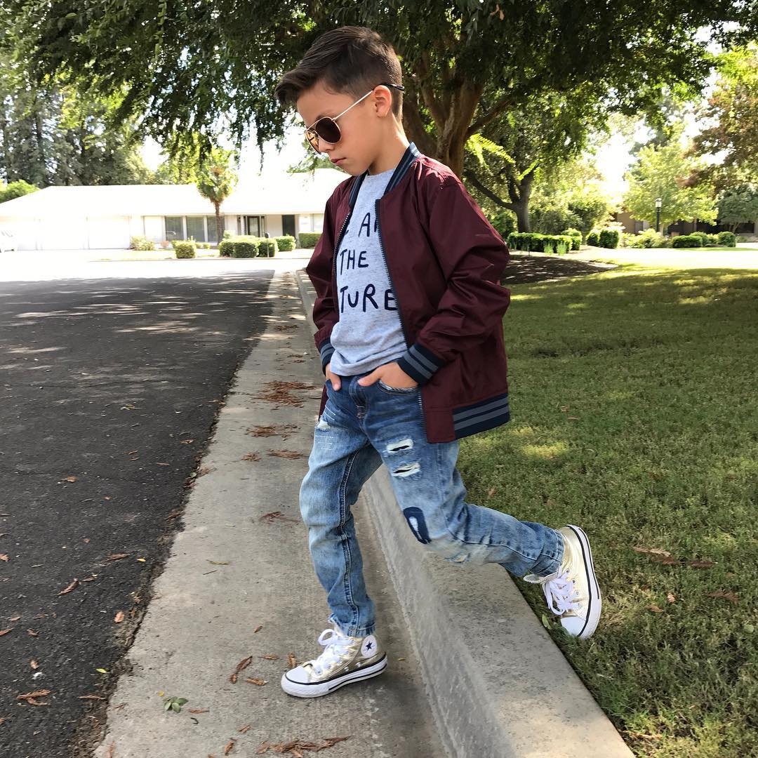 cau be 7 tuoi noi tieng voi phong cach cuc chat anh 7