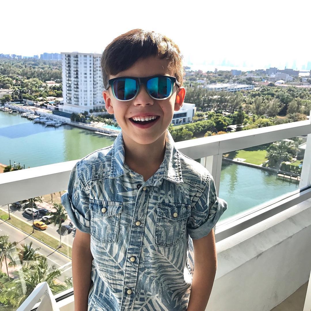 cau be 7 tuoi noi tieng voi phong cach cuc chat anh 8