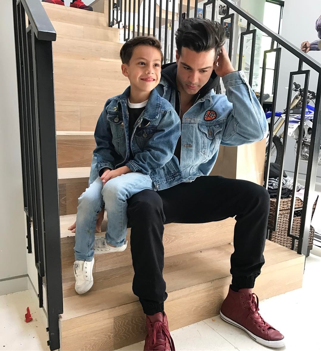 cau be 7 tuoi noi tieng voi phong cach cuc chat anh 9