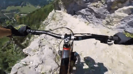 anh chàng đạp xe từ đỉnh núi cao xuống dốc ảnh 1 anh chang dap xe tu dinh nui cao xuong doc anh 1