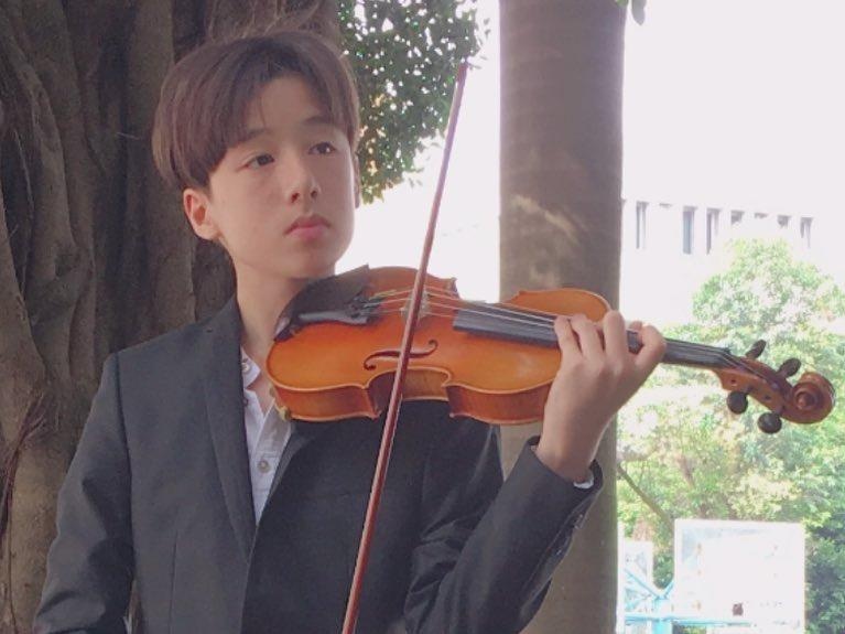 Peter the hien 'You Raise Me Up' bang piano luc 10 tuoi hinh anh