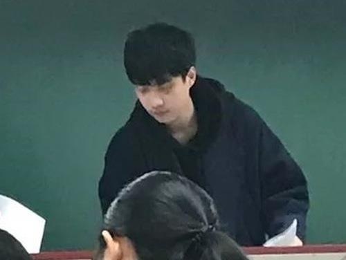 Thay giao trong thi khien nu sinh chu y vi dep trai nhu tai tu hinh anh