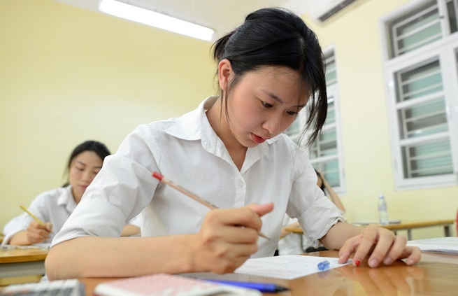 DH Kinh te Quoc dan se to chuc ky thi nang luc hinh anh