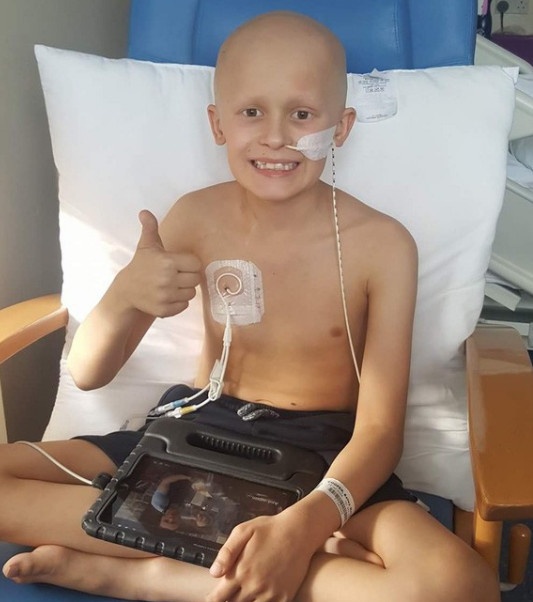 cậu bé ung thư chiến đấu từng ngày chờ em chào đời ảnh 2 cau be ung thu chien dau tung ngay cho em chao doi anh 2