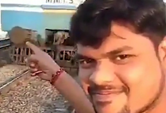 Bi hat tung nguoi khi co tinh 'song ao' canh doan tau hinh anh