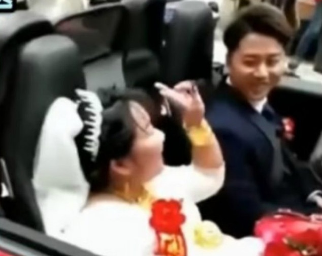 Chu re 23 tuoi hanh phuc trong dam cuoi voi co dau 38 tuoi hinh anh