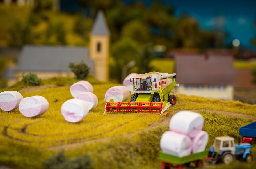 bo tranh doc dao tu nhung vat dung thuong ngay anh 1