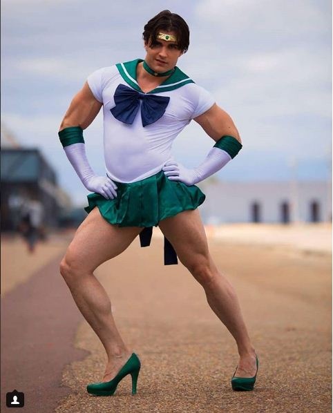 chang trai cosplay thuy thu mat trang anh 8