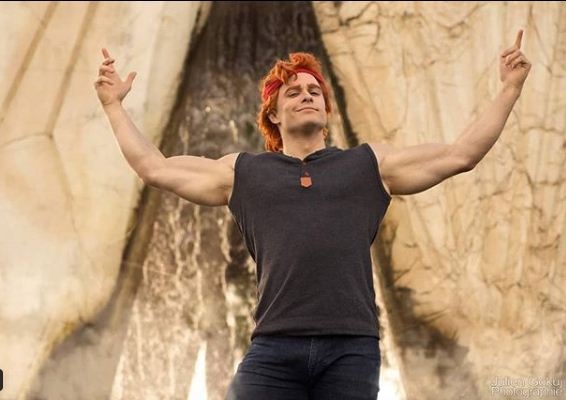 chang trai cosplay thuy thu mat trang anh 2