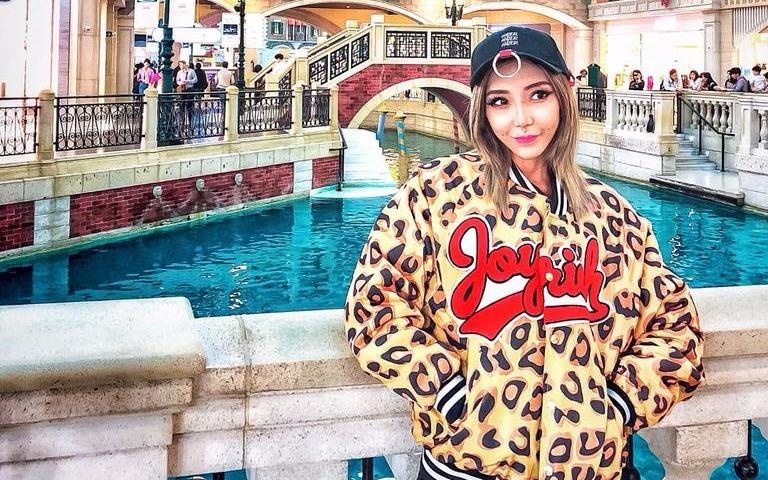 Nu DJ noi tieng Malaysia trong dieu nhay vui nhon hinh anh