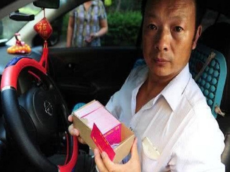 Cha gia lai taxi tim con suot 24 nam va cai ket bat ngo hinh anh