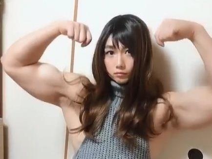 Man gia gai xinh nhu that cua anh chang co bap Nhat Ban hinh anh