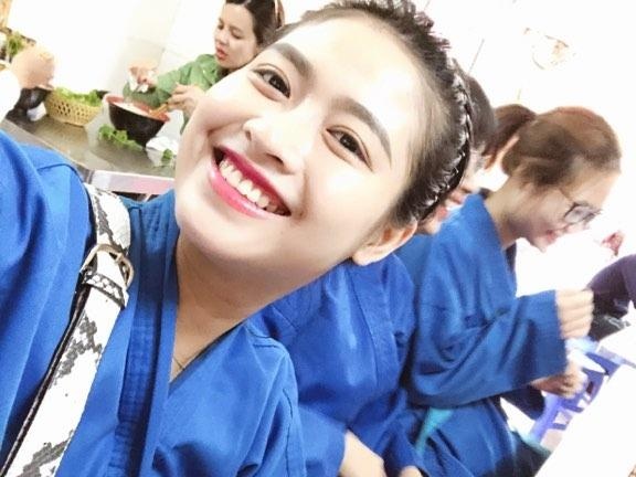 9X Nam Dinh khong ngai lam dong nat, day xe rac de co tien di hoc hinh anh