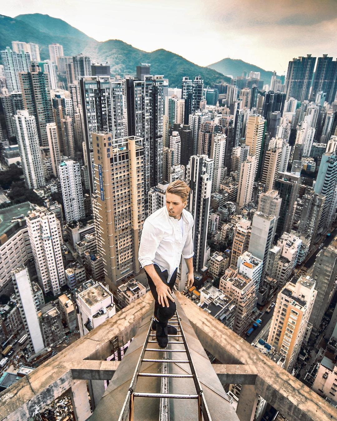 thử thách nóc nhà chọc trời rooftopping ảnh 2 thu thach noc nha choc troi rooftopping anh 2