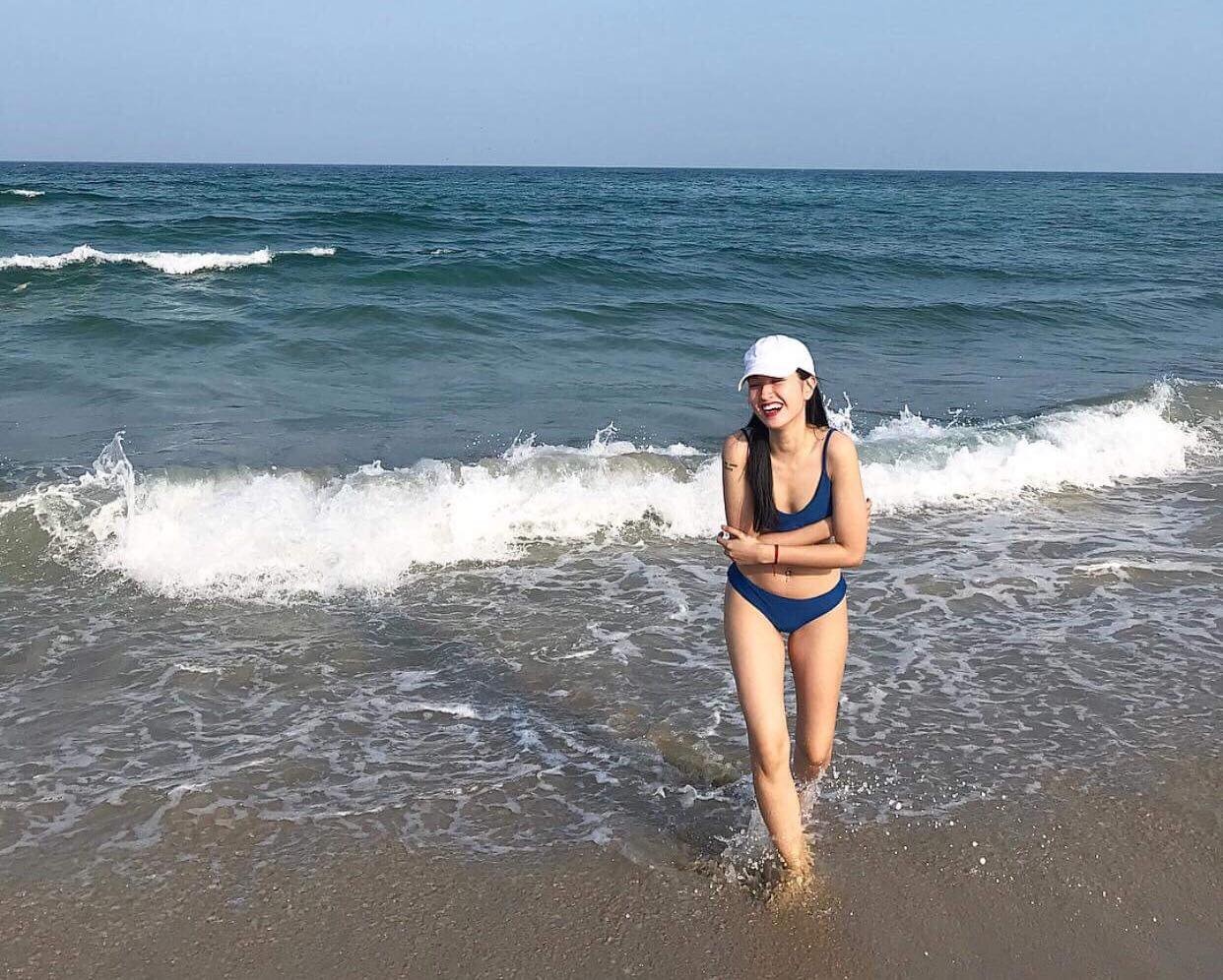 Hot girl dien bikini dau he anh 7