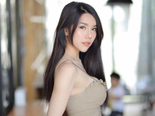 Dan mang chia se clip co gai xinh dep ban banh phu me hinh anh