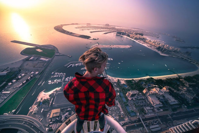 thử thách nóc nhà chọc trời rooftopping ảnh 1 thu thach noc nha choc troi rooftopping anh 1