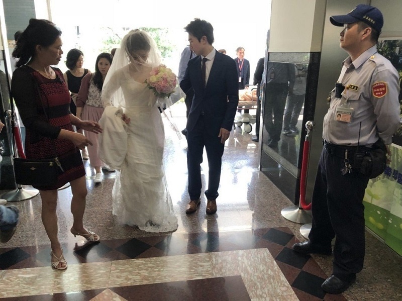 ly do dang sau dam cuoi tai benh vien anh 2