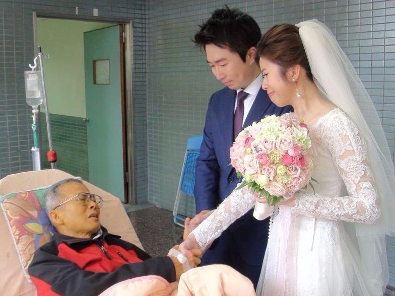 Dam cuoi to chuc o benh vien va ly do khien dan mang xuc dong hinh anh