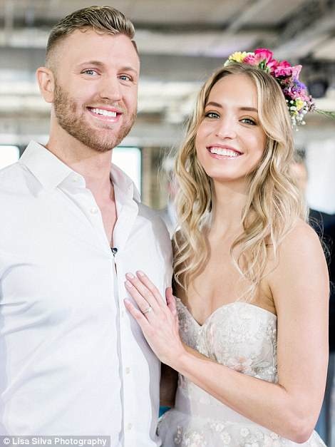 mau nu duoc cau hon tren san catwalk anh 3