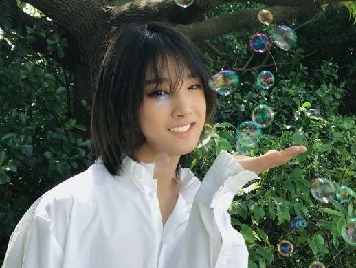 Nam sinh ban tra sua noi tieng tren mang vi xinh nhu con gai hinh anh