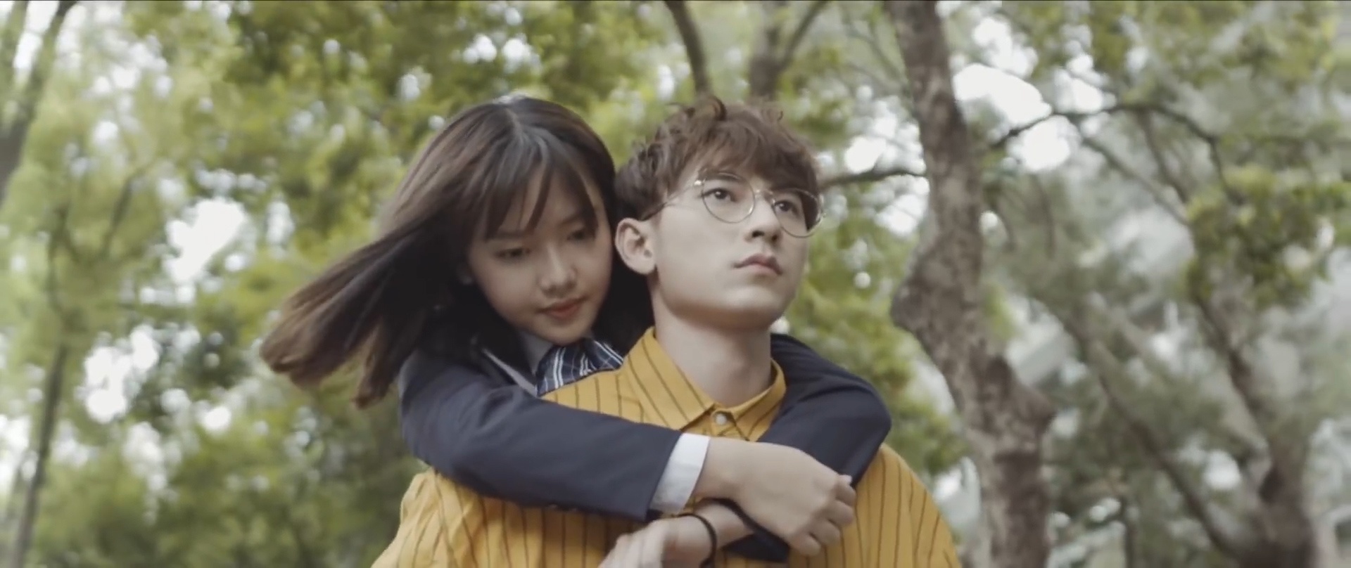 Nu chinh xinh dep trong MV cua Issac anh 9