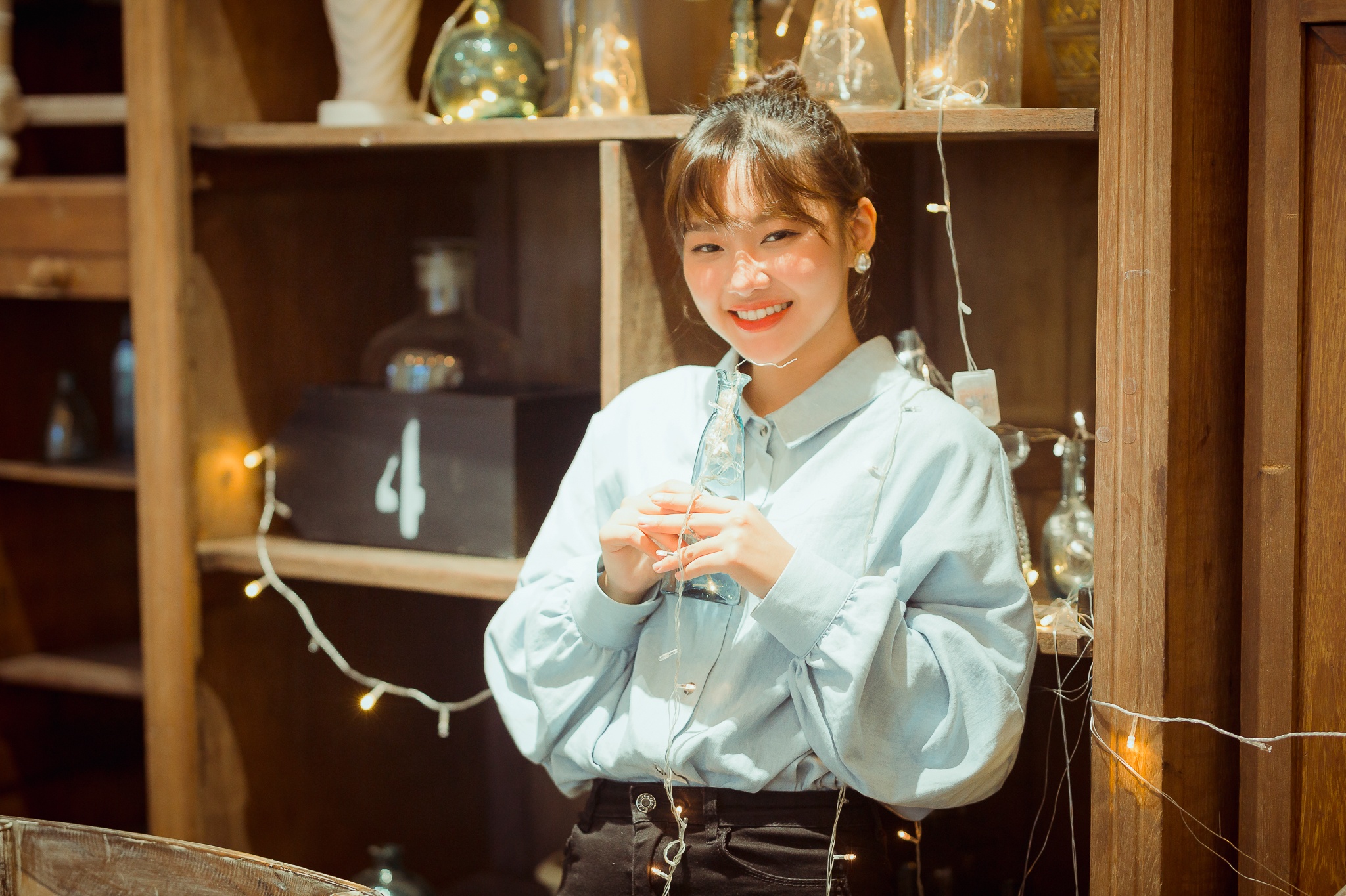 Nu chinh trong MV moi cua Isaac anh 8