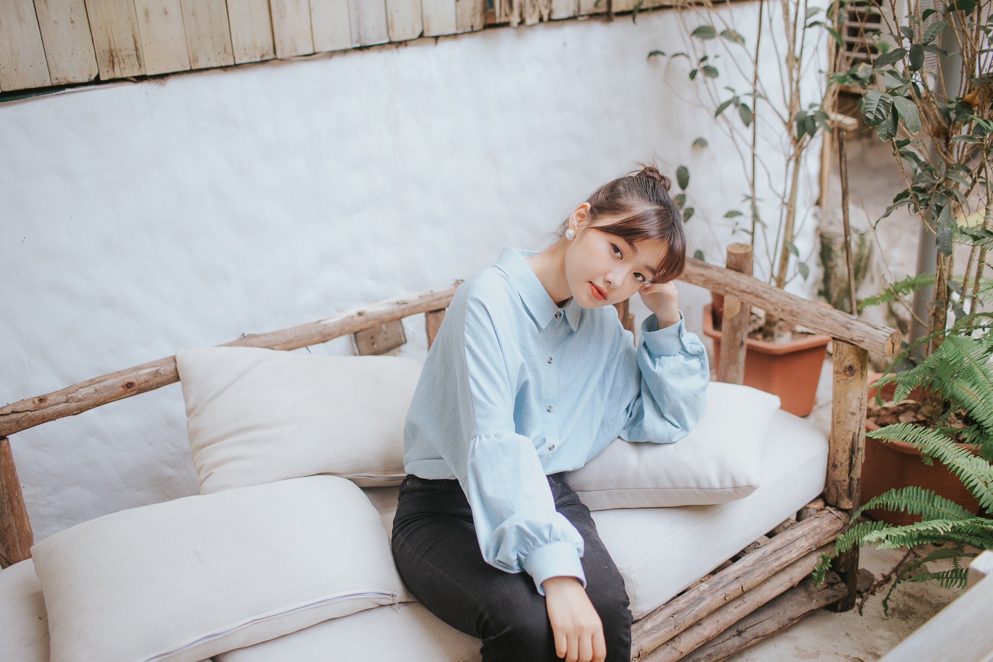 Nu chinh trong MV moi cua Isaac anh 10