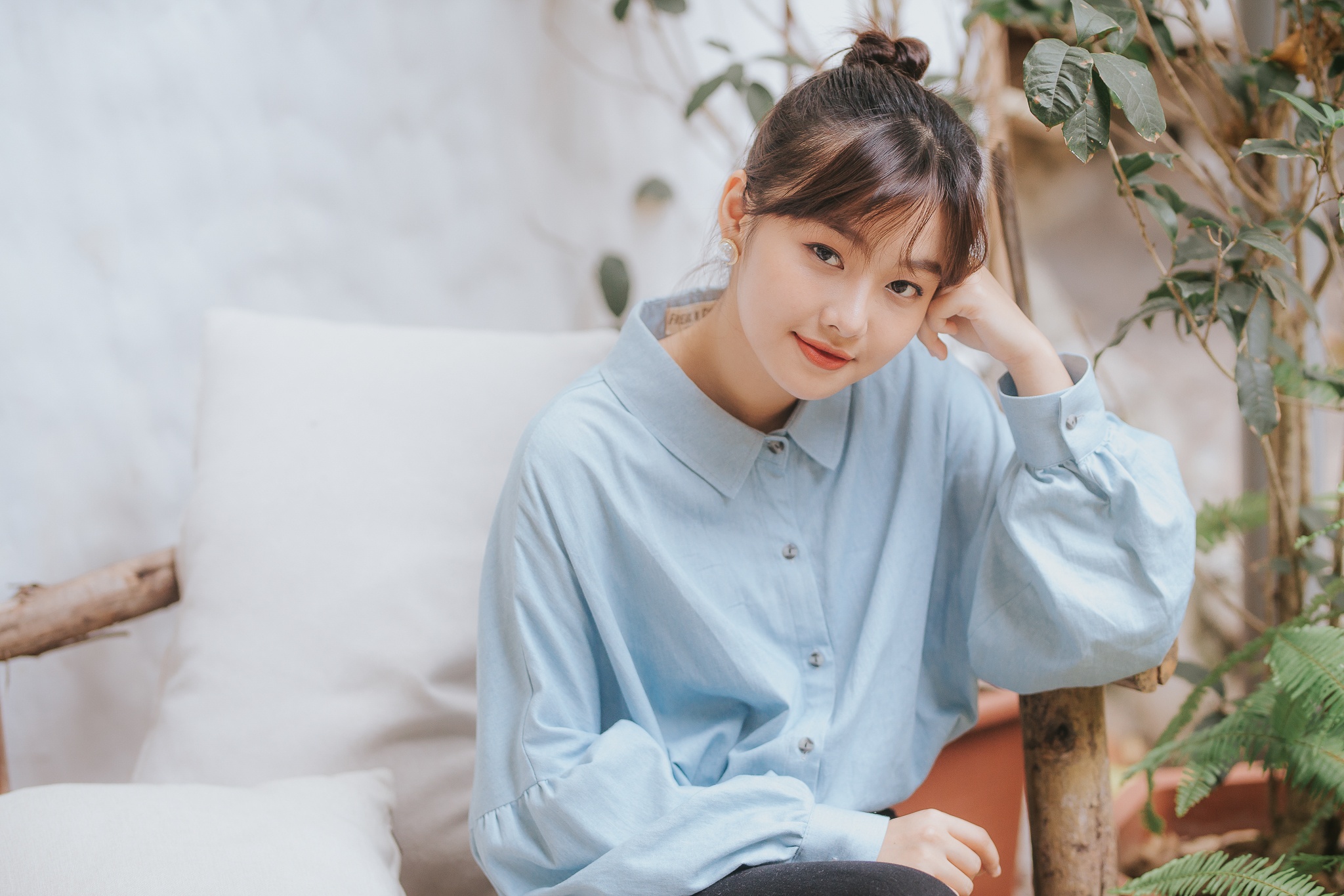 Nu chinh trong MV moi cua Isaac anh 11