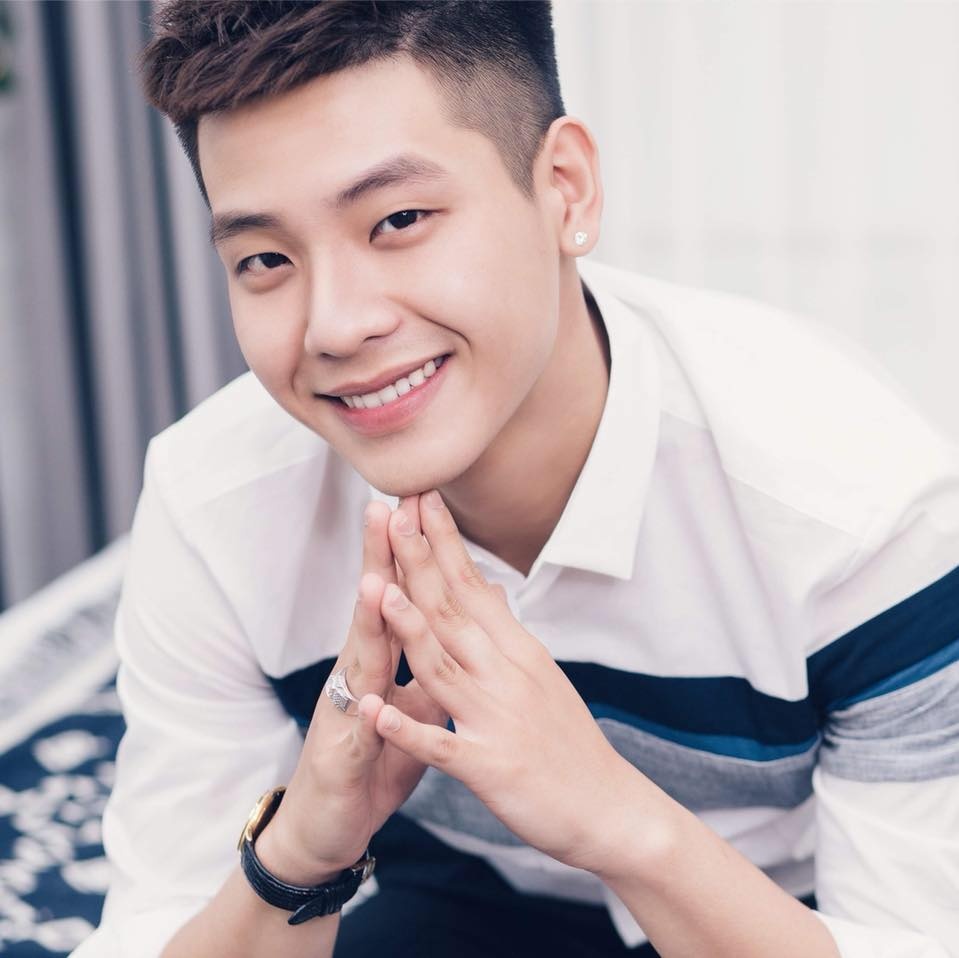 Hot boy Pham Anh Quan cover Chieu hom ay anh 1