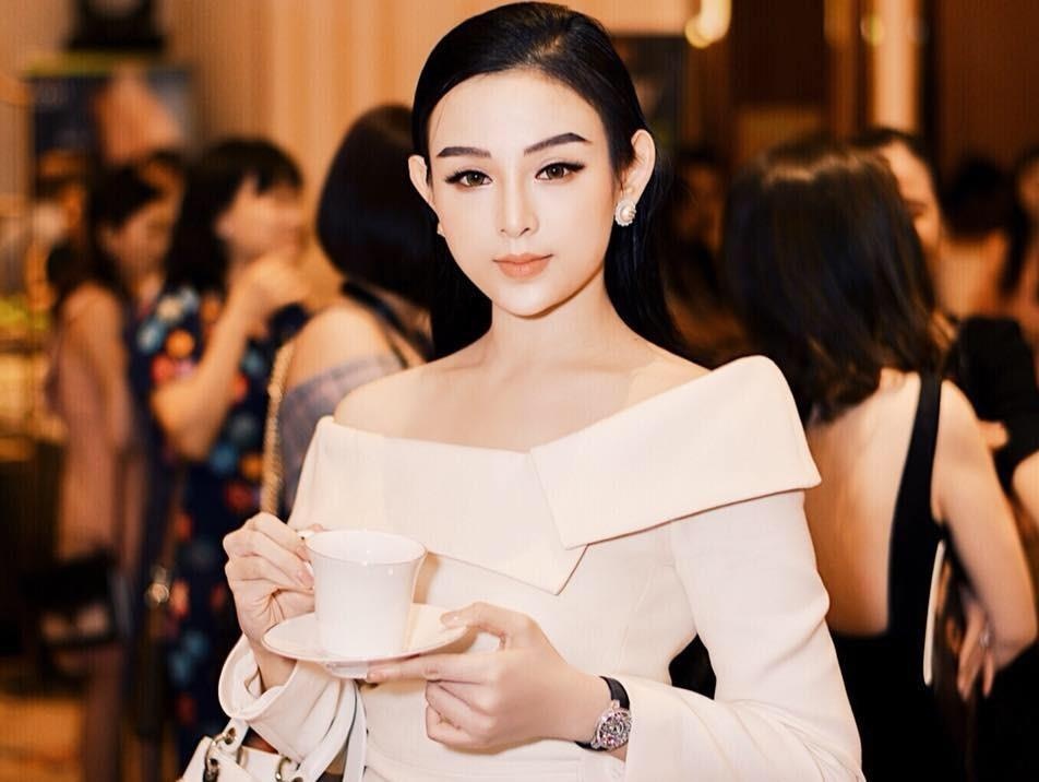 Nhan sac hien tai cua Huyen Baby khi tham du mot su kien hinh anh