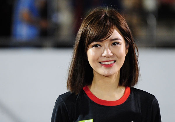 Hot girl noi tieng nho bong da anh 2