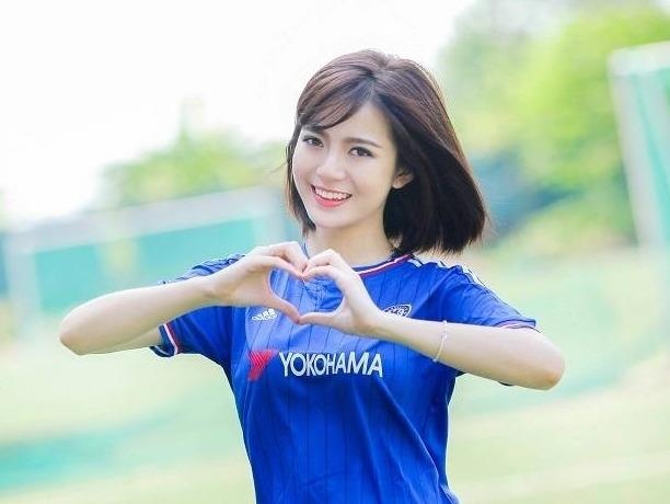 4 co gai bat ngo noi tieng sau mot dem nho bong da hinh anh