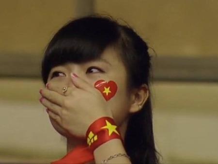 Khoanh khac khoc tren khan dai cua Nhat Le hinh anh