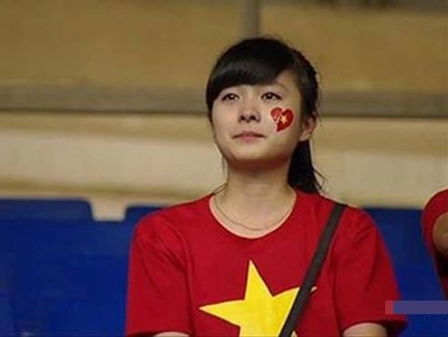 Cuoc song hien tai cua co gai tung noi tieng vi khoc tren khan dai hinh anh