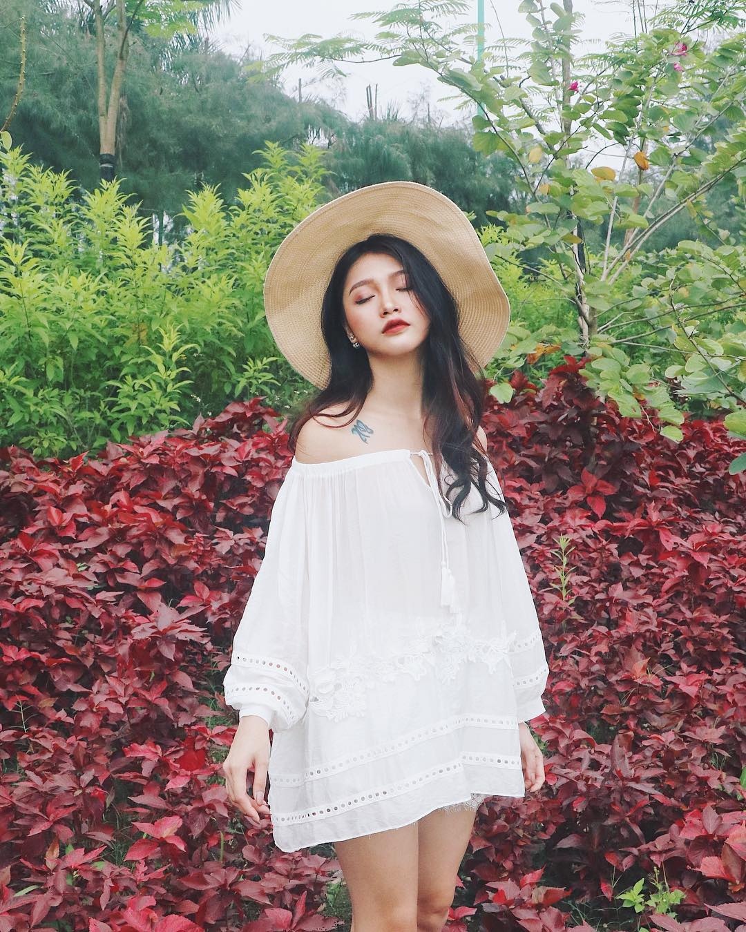 Hot girl Linh Tho tham gia binh luan World Cup anh 6