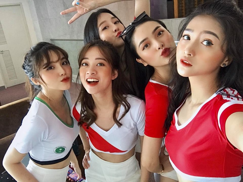 Hot girl Linh Tho tham gia binh luan World Cup anh 4