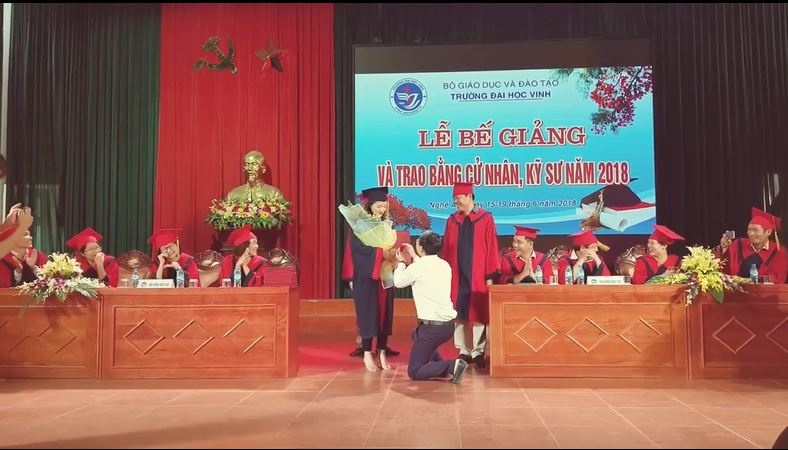 thay giao cau hon nu sinh anh 1