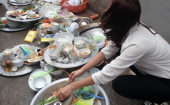 Ve nha nguoi yeu ra mat, co gai bi vu an cap chai nuoc hoa cu hinh anh