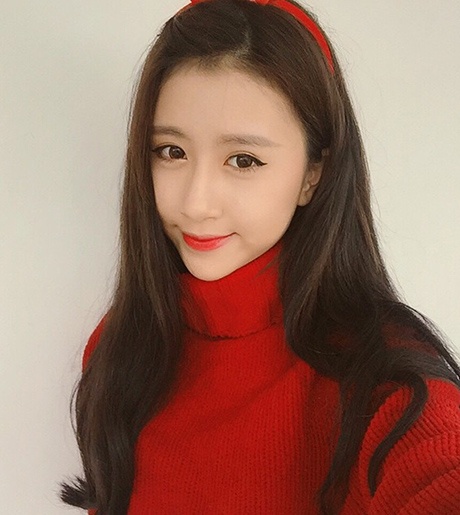 Quỳnh Anh Shyn lộ cằm nhọn ảnh 4 Quynh Anh Shyn lo cam nhon anh 4