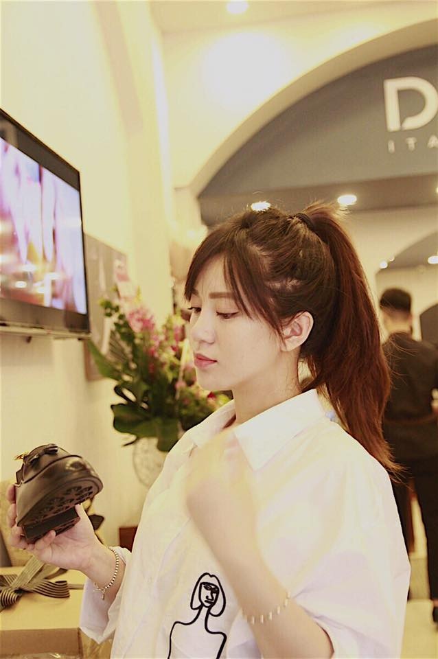 nhan sac cac hot girl 9X da la me anh 23