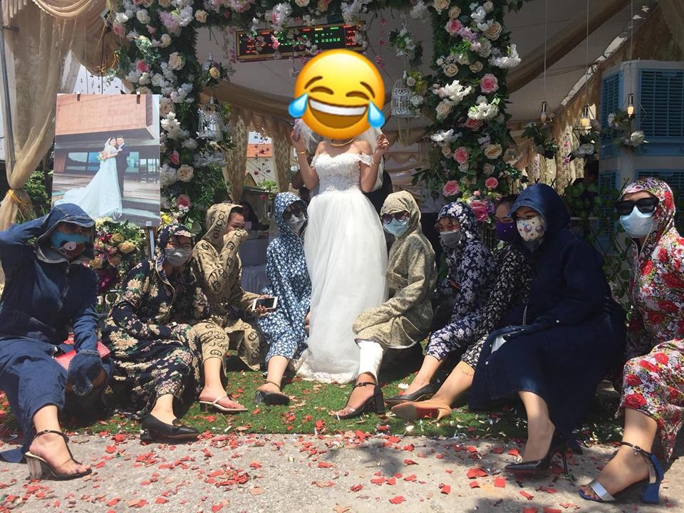 mac ao chong nang di an cuoi anh 1