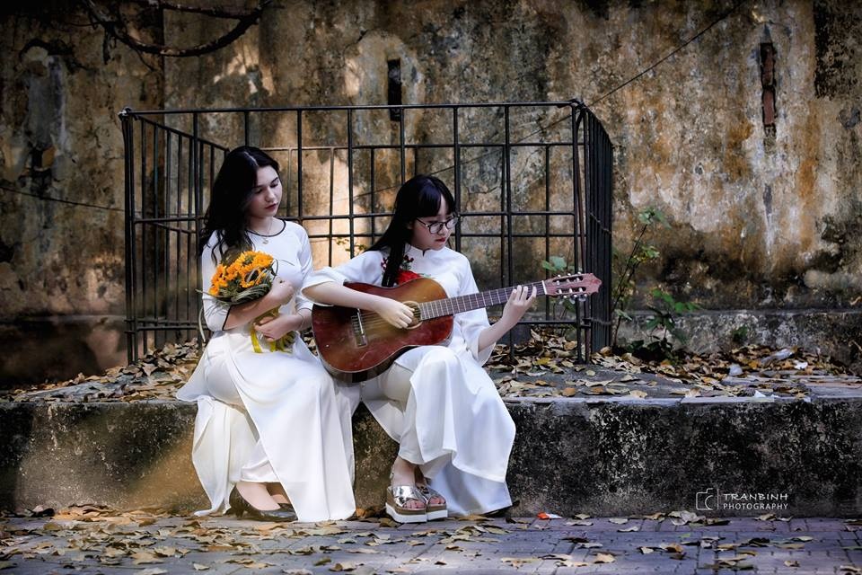 nu sinh truong phan dinh phung anh 3