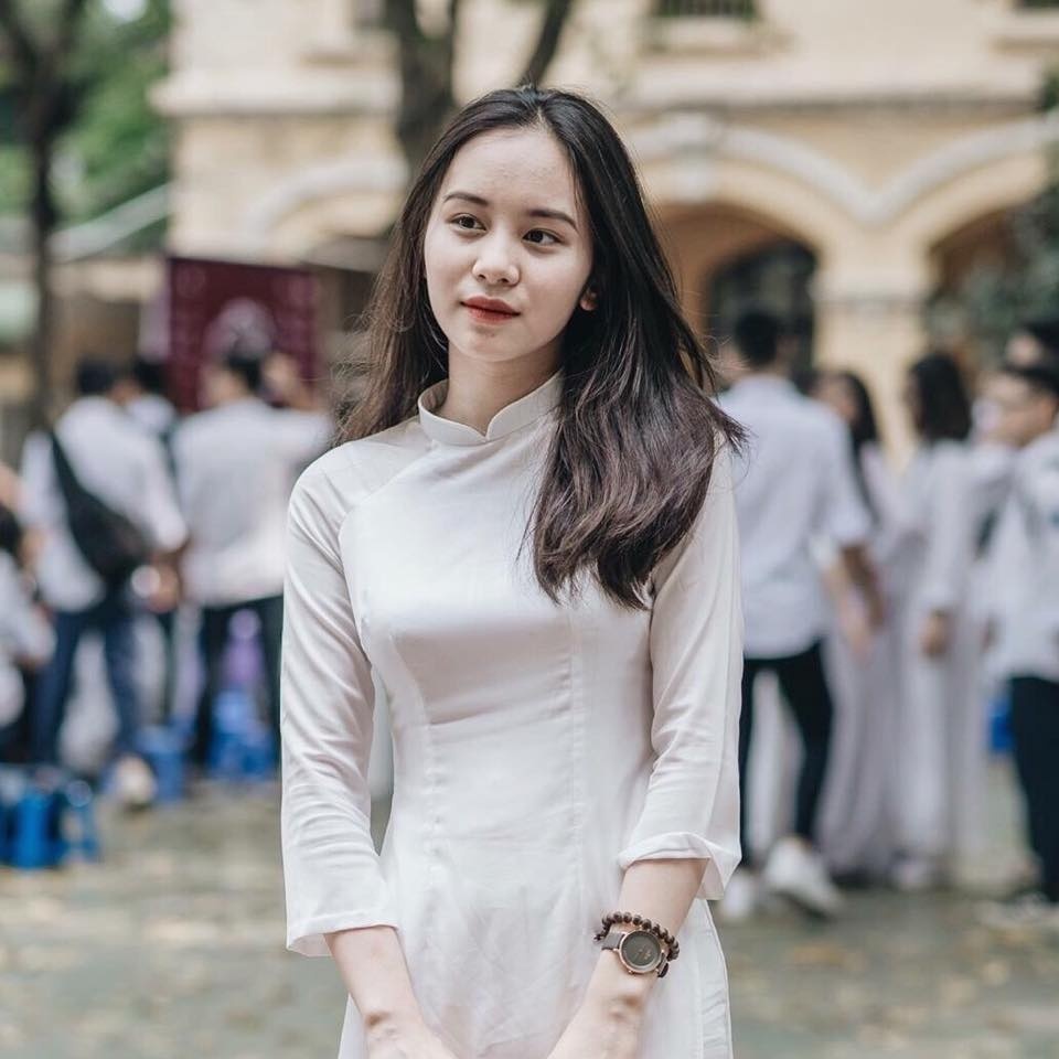 nu sinh truong phan dinh phung anh 8