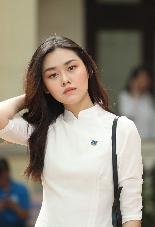 nu sinh truong phan dinh phung anh 5